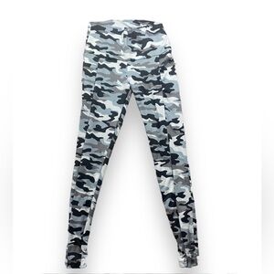 Athletic Soft textured Black/Grey Camo Leggings with Pockets